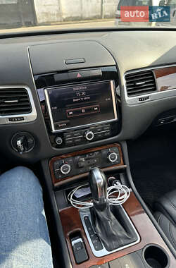 Внедорожник / Кроссовер Volkswagen Touareg 2012 в Киеве