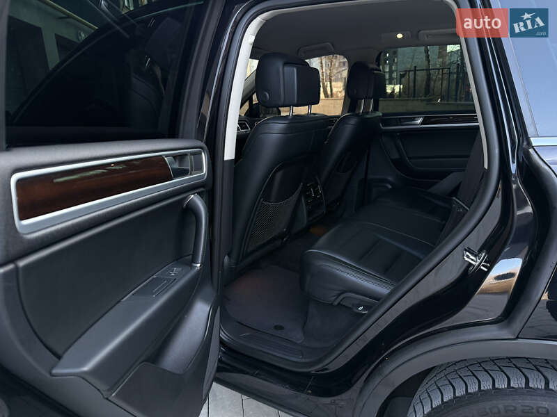 Позашляховик / Кросовер Volkswagen Touareg 2014 в Тернополі