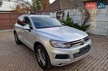 Внедорожник / Кроссовер Volkswagen Touareg 2013 в Киеве