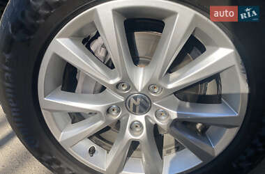Внедорожник / Кроссовер Volkswagen Touareg 2013 в 