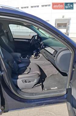 Позашляховик / Кросовер Volkswagen Touareg 2013 в 