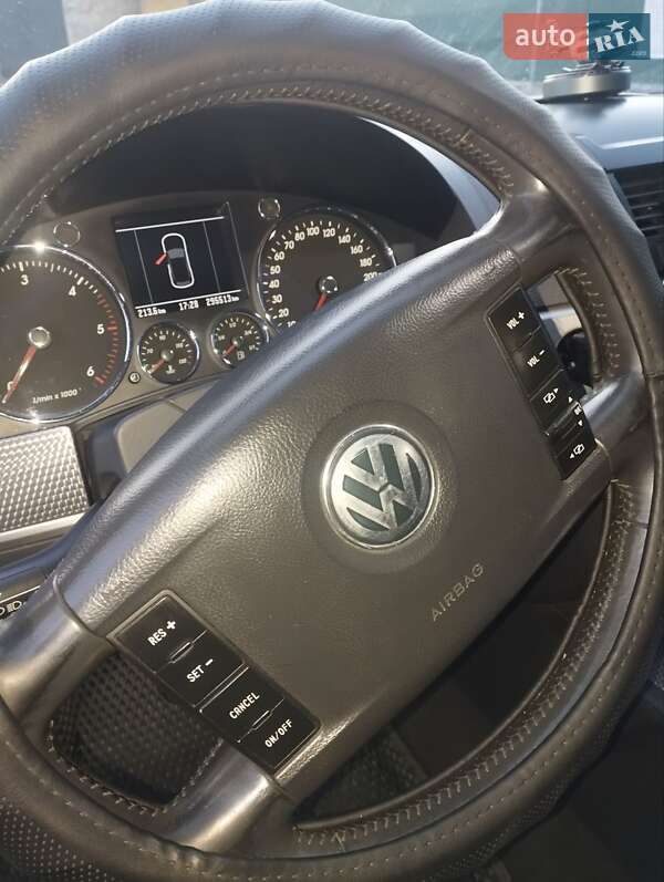 Внедорожник / Кроссовер Volkswagen Touareg 2006 в Звягеле