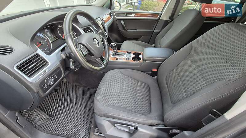 Позашляховик / Кросовер Volkswagen Touareg 2013 в Києві