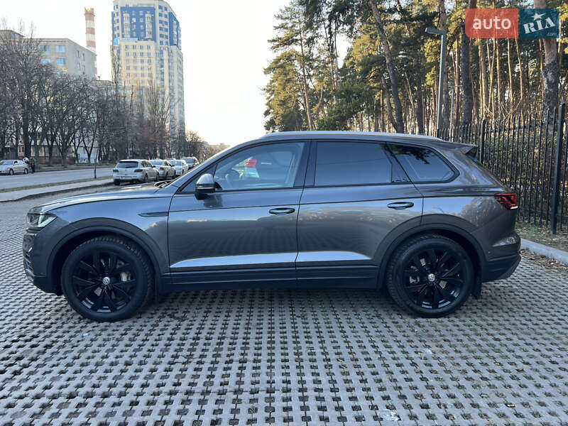 Позашляховик / Кросовер Volkswagen Touareg 2020 в Києві