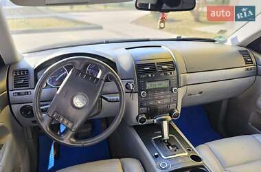 Внедорожник / Кроссовер Volkswagen Touareg 2006 в 
