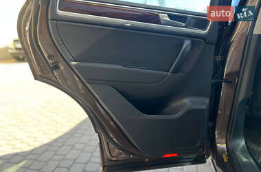 Внедорожник / Кроссовер Volkswagen Touareg 2013 в 