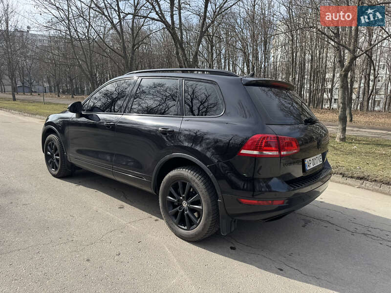 Позашляховик / Кросовер Volkswagen Touareg 2012 в Запоріжжі