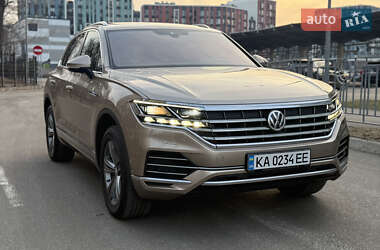 Позашляховик / Кросовер Volkswagen Touareg 2018 в 