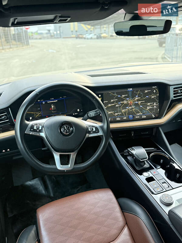 Внедорожник / Кроссовер Volkswagen Touareg 2018 в Киеве