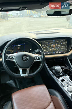 Позашляховик / Кросовер Volkswagen Touareg 2018 в 