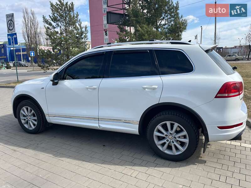 Внедорожник / Кроссовер Volkswagen Touareg 2012 в Хмельницком