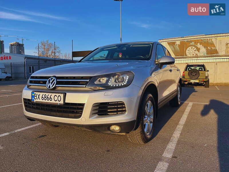Внедорожник / Кроссовер Volkswagen Touareg 2011 в 