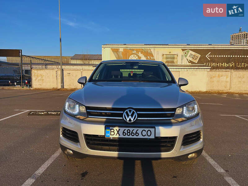 Позашляховик / Кросовер Volkswagen Touareg 2011 в Києві