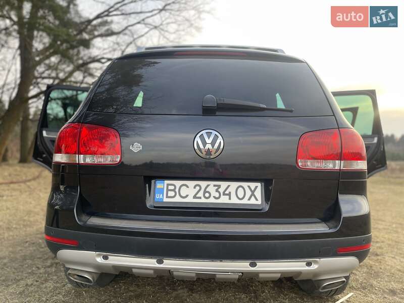 Внедорожник / Кроссовер Volkswagen Touareg 2006 в Новояворовске