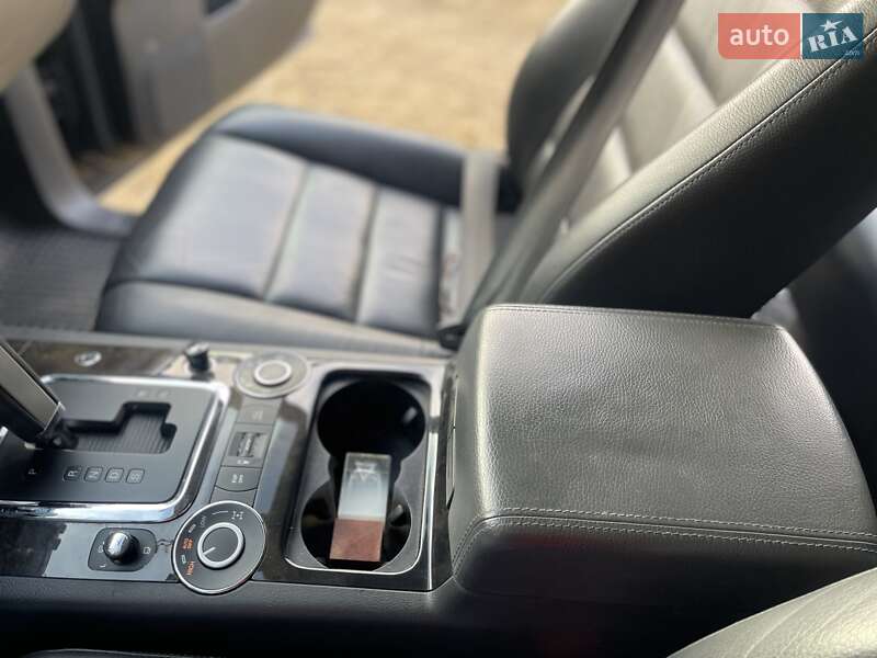 Внедорожник / Кроссовер Volkswagen Touareg 2006 в Новояворовске