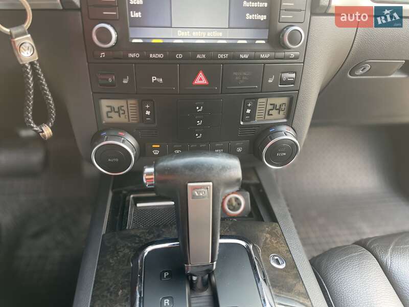 Внедорожник / Кроссовер Volkswagen Touareg 2006 в Новояворовске