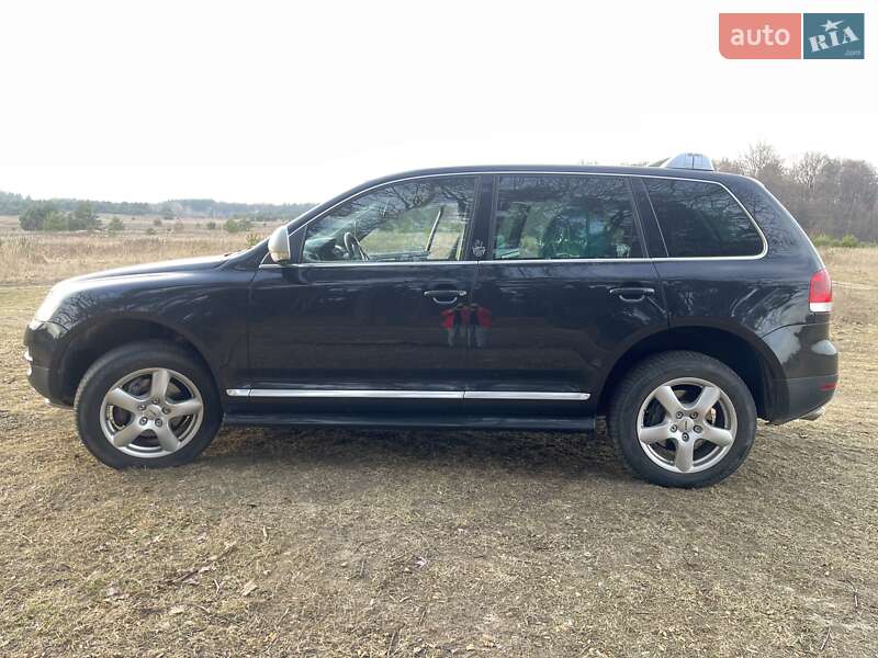 Внедорожник / Кроссовер Volkswagen Touareg 2006 в Новояворовске