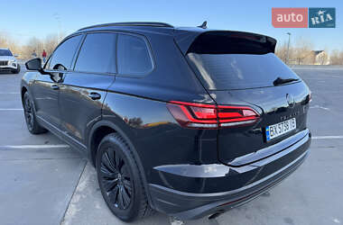 Внедорожник / Кроссовер Volkswagen Touareg 2021 в Киеве