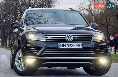 Позашляховик / Кросовер Volkswagen Touareg 2017 в Одесі