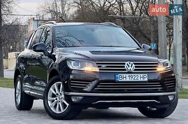 Позашляховик / Кросовер Volkswagen Touareg 2017 в Одесі