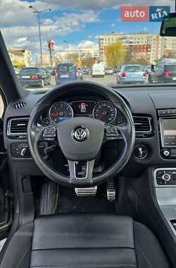 Внедорожник / Кроссовер Volkswagen Touareg 2015 в Черновцах