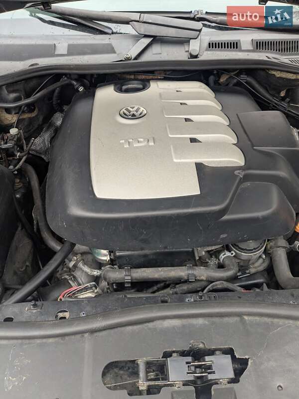 Внедорожник / Кроссовер Volkswagen Touareg 2005 в 