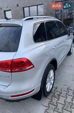 Позашляховик / Кросовер Volkswagen Touareg 2012 в 