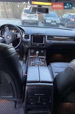 Позашляховик / Кросовер Volkswagen Touareg 2012 в 