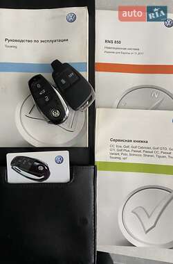 Позашляховик / Кросовер Volkswagen Touareg 2012 в 