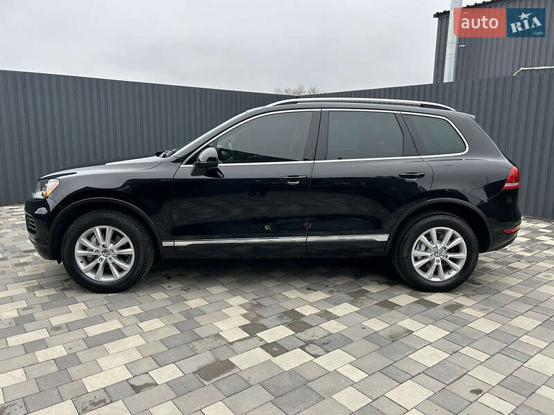 Внедорожник / Кроссовер Volkswagen Touareg 2013 в Полтаве