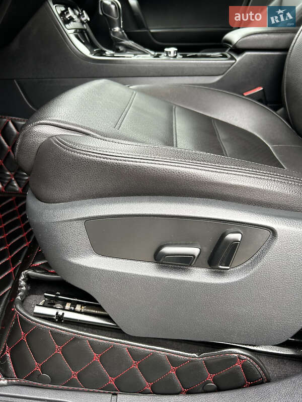 Внедорожник / Кроссовер Volkswagen Touareg 2013 в Полтаве