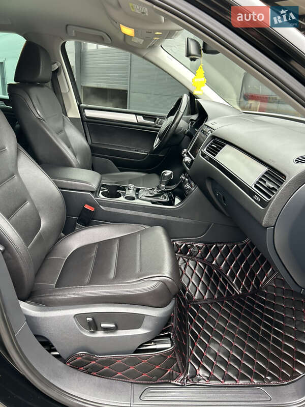 Внедорожник / Кроссовер Volkswagen Touareg 2013 в Полтаве