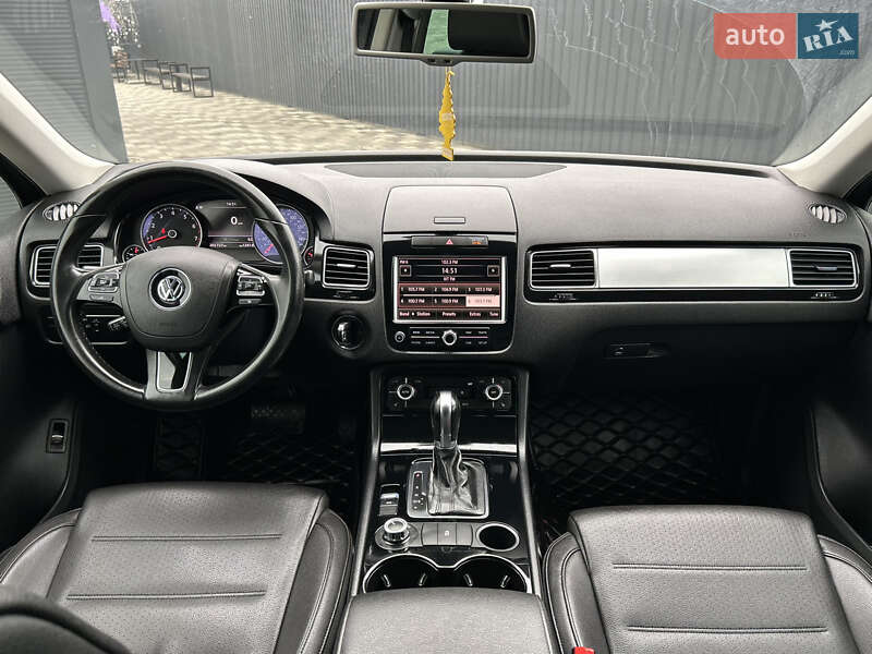 Внедорожник / Кроссовер Volkswagen Touareg 2013 в Полтаве