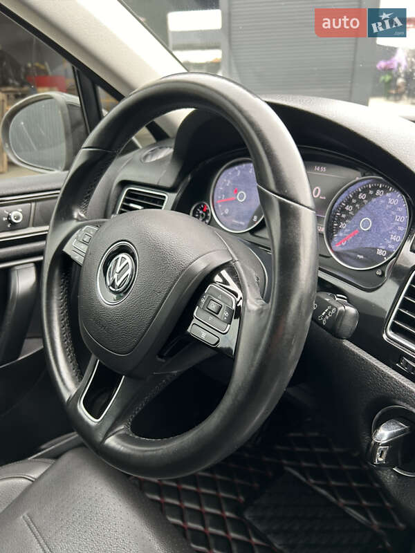 Внедорожник / Кроссовер Volkswagen Touareg 2013 в Полтаве
