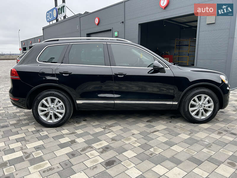 Внедорожник / Кроссовер Volkswagen Touareg 2013 в Полтаве