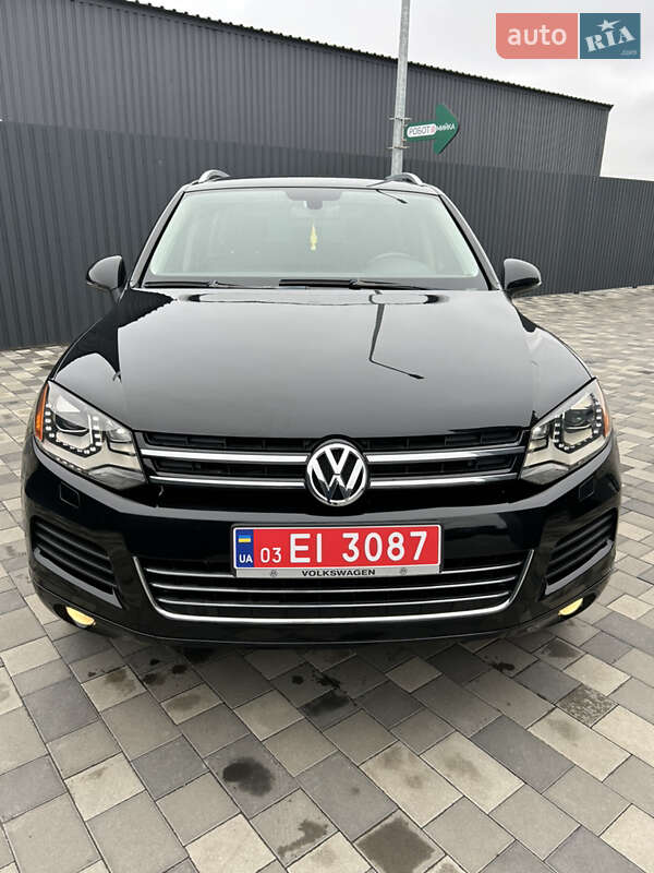 Внедорожник / Кроссовер Volkswagen Touareg 2013 в Полтаве
