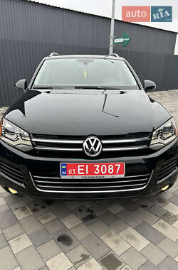 Внедорожник / Кроссовер Volkswagen Touareg 2013 в 