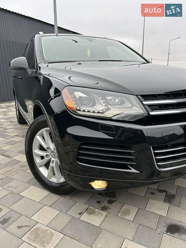 Внедорожник / Кроссовер Volkswagen Touareg 2013 в Полтаве
