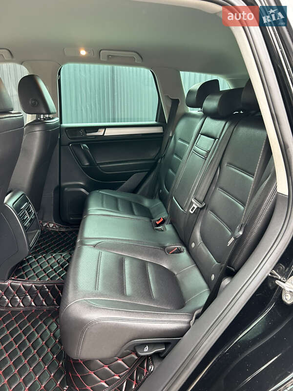 Внедорожник / Кроссовер Volkswagen Touareg 2013 в Полтаве