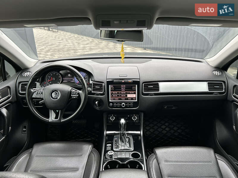 Внедорожник / Кроссовер Volkswagen Touareg 2013 в Полтаве