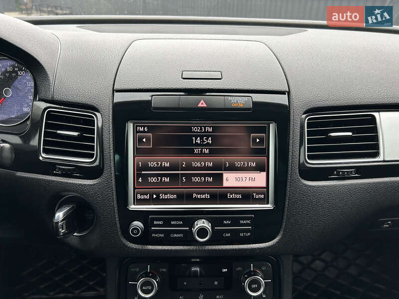 Внедорожник / Кроссовер Volkswagen Touareg 2013 в Полтаве