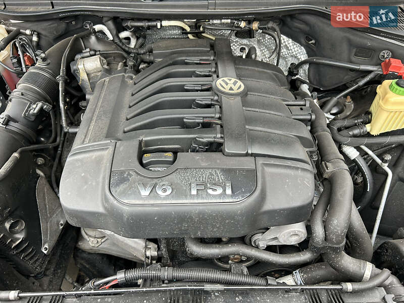 Внедорожник / Кроссовер Volkswagen Touareg 2013 в Полтаве