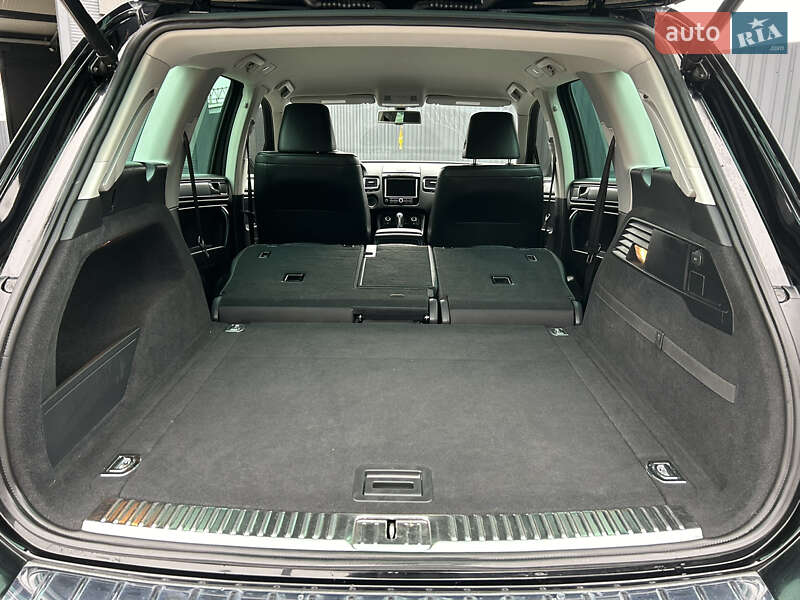 Внедорожник / Кроссовер Volkswagen Touareg 2013 в Полтаве