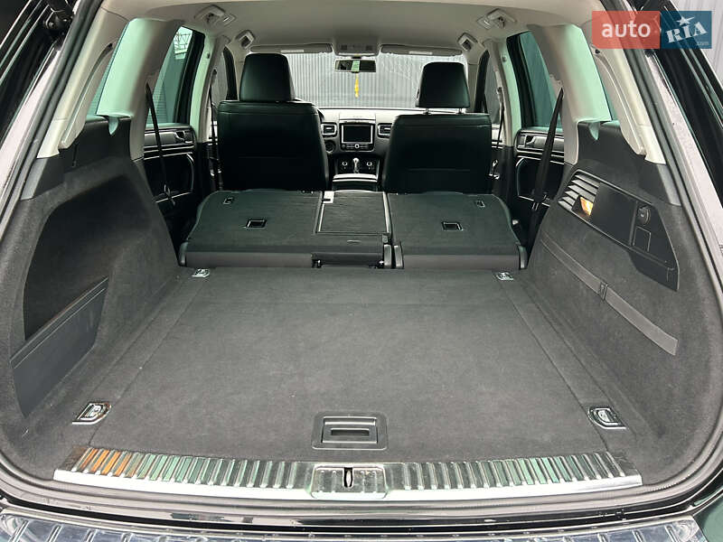 Внедорожник / Кроссовер Volkswagen Touareg 2013 в Полтаве