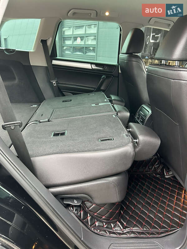 Внедорожник / Кроссовер Volkswagen Touareg 2013 в Полтаве