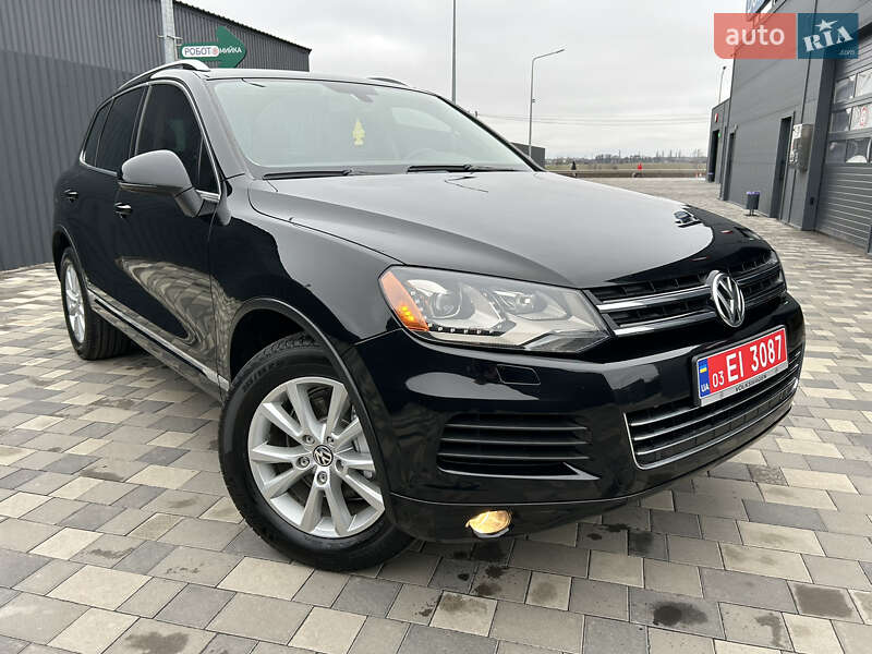 Внедорожник / Кроссовер Volkswagen Touareg 2013 в Полтаве