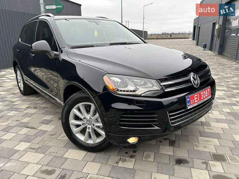 Внедорожник / Кроссовер Volkswagen Touareg 2013 в Полтаве