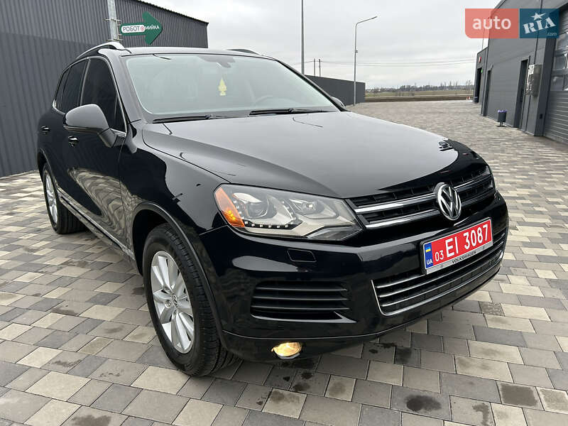Внедорожник / Кроссовер Volkswagen Touareg 2013 в Полтаве