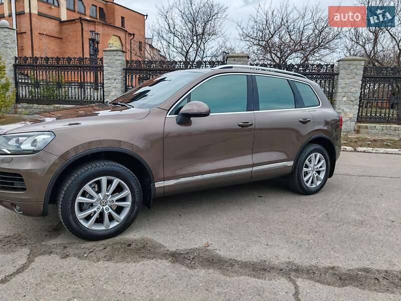 Внедорожник / Кроссовер Volkswagen Touareg 2013 в Харькове