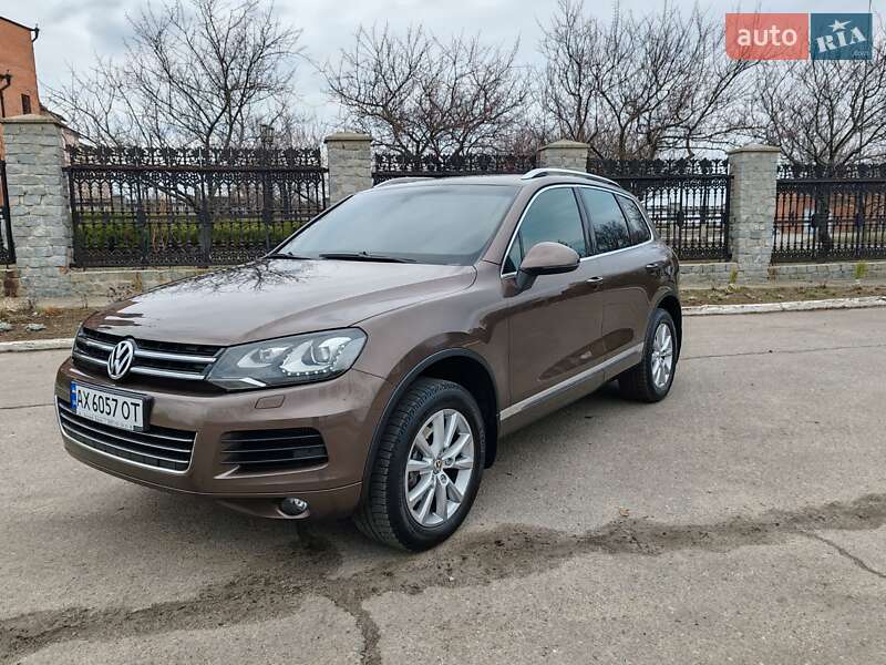 Внедорожник / Кроссовер Volkswagen Touareg 2013 в Харькове